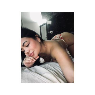 Jovencita encantadora y con buenas curvas