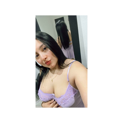 FIESTERA Y JUGUETONA JOVENCITA.