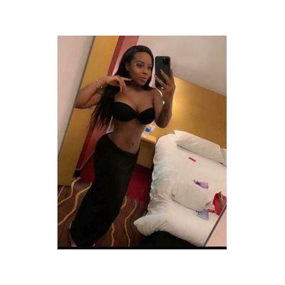 JOVEN LATINA SENSUAL
