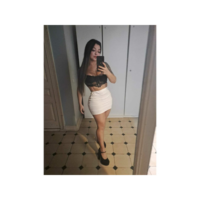 LATINA BELLESIMA CON MASAJISTA