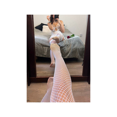 cachonda y voluptuosa.