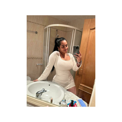 Caro una joven divertida cariñosa