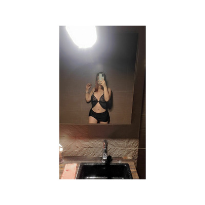CARIÑOSA Y FIESTERA COMO TE GUSTA. . .
