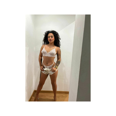 Venezolana juguetona fiestera educada