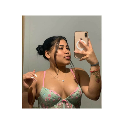 jovencita rellenita con rostro de angel
