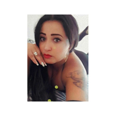 HERMOSA MUJER CON HERMOSAS CURVAS