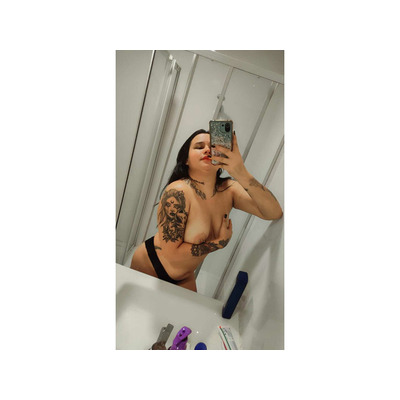 VALERIA UNA CHICA ALTERNATIVA