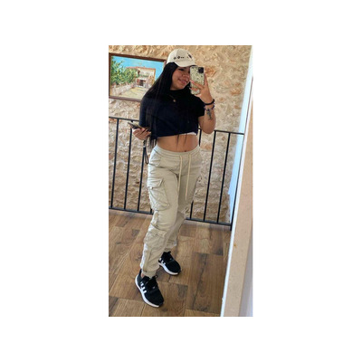 MUJER MUY ATRACTIVA, CON BUENAS CURVAS 