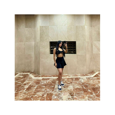 HERMOSA CON FIGURA SENSUAL Y EXQUISITA