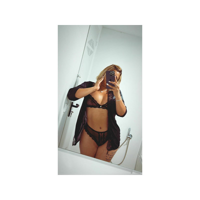 COLOMBIANA, MORBOSA, CARIÑOSA Y FIESTERA,